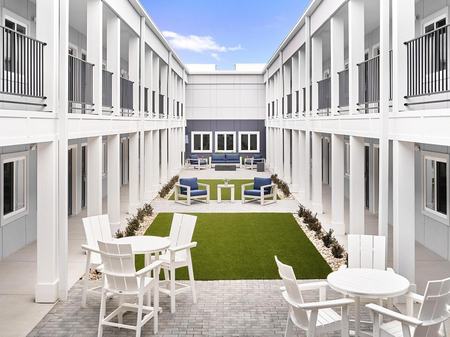 Stayapt Suites أوكالا المظهر الخارجي الصورة